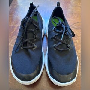 OOFOS Men's Black Knit Lace-Up Sneakers with White Sole